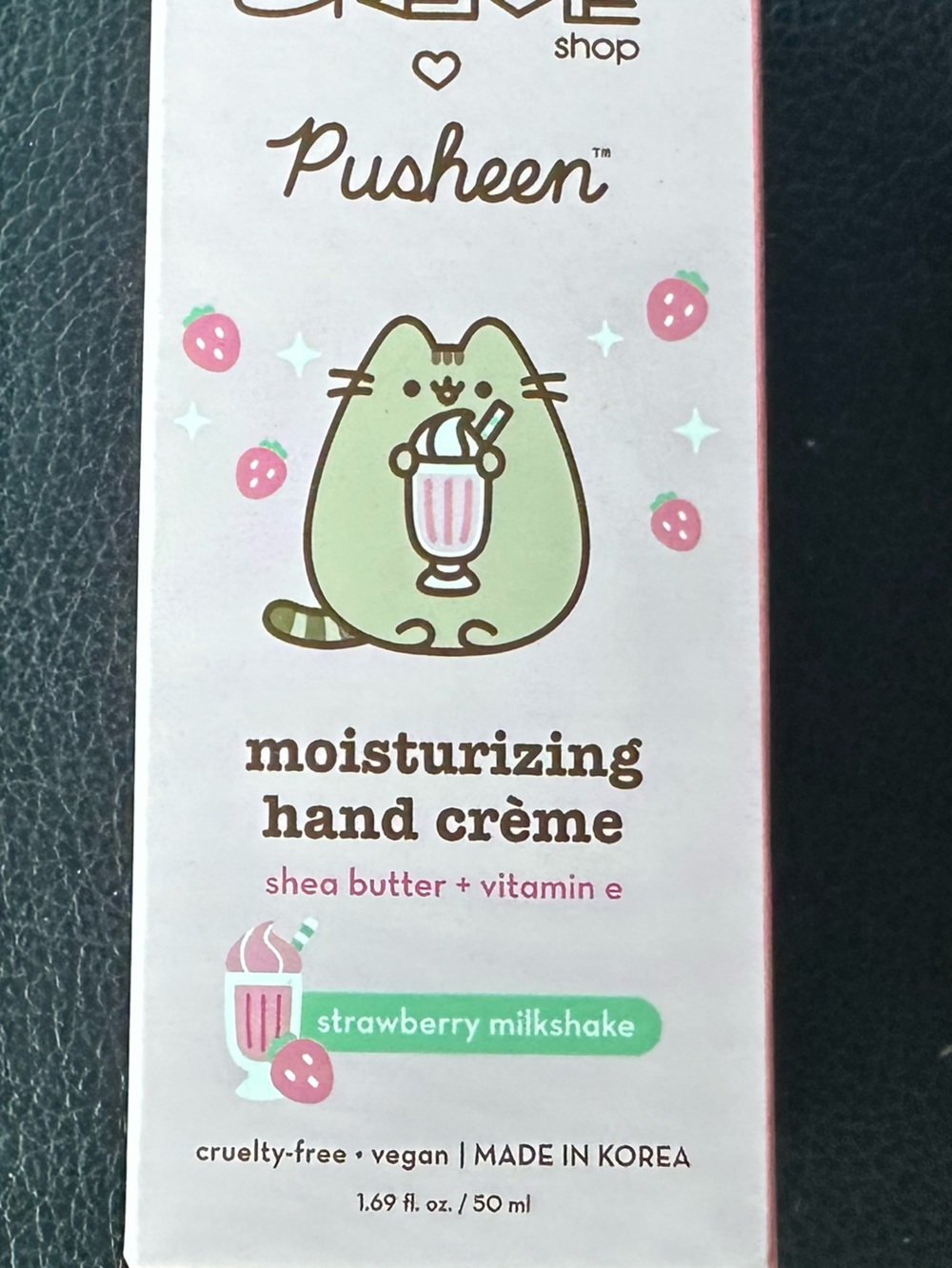 6- PUSHEEN STRAWBERRY MILKSHAKE HAND CRÈME 🐱🍓 - Picture 4 of 5